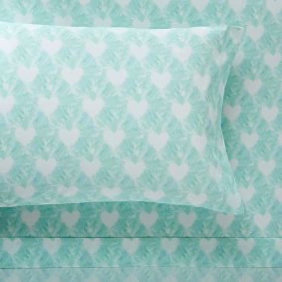 Pottery Barn Teen Tie-Dye Heart Organic Sheet Set - Picture 1 of 5